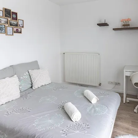 Le Val - 20min De Paris Et Orly - Balcon - Wifi - Espace De Travail *